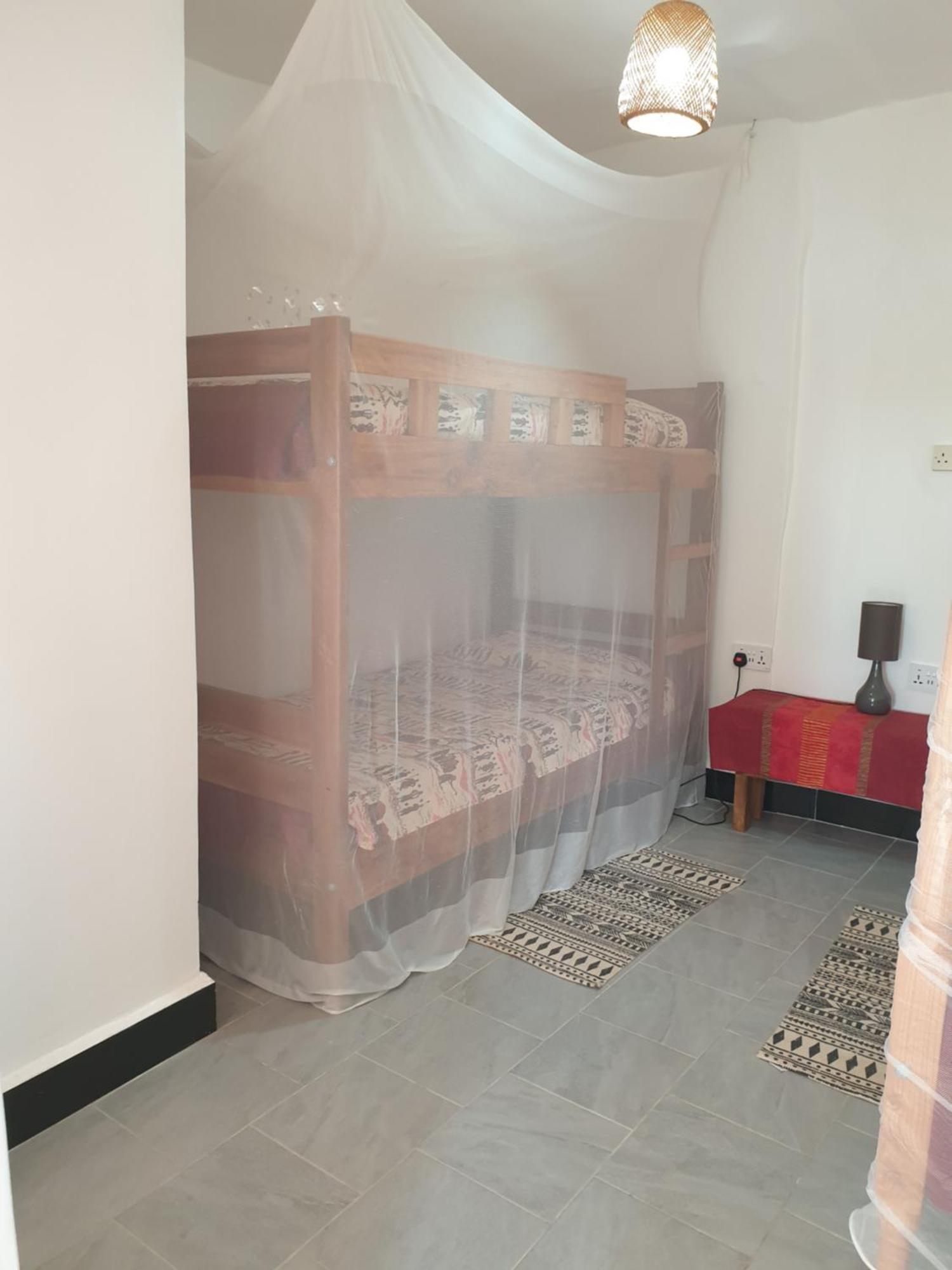 Alison & Dave'S Guesthouse 恩德培 外观 照片